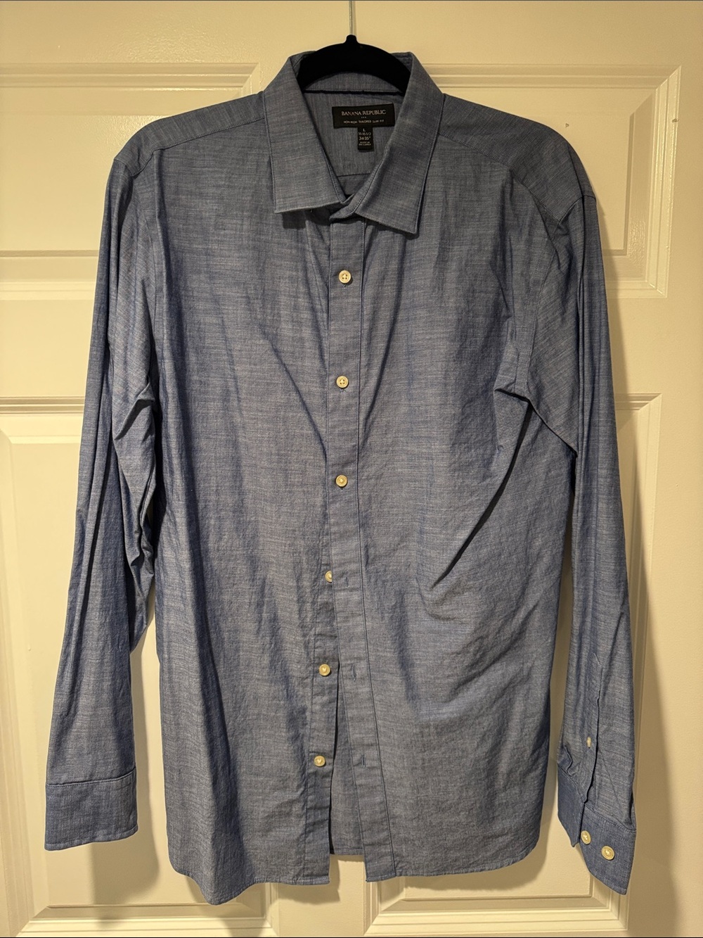 Banana Republic Men's Light Blue Button-Down Dress Shirt